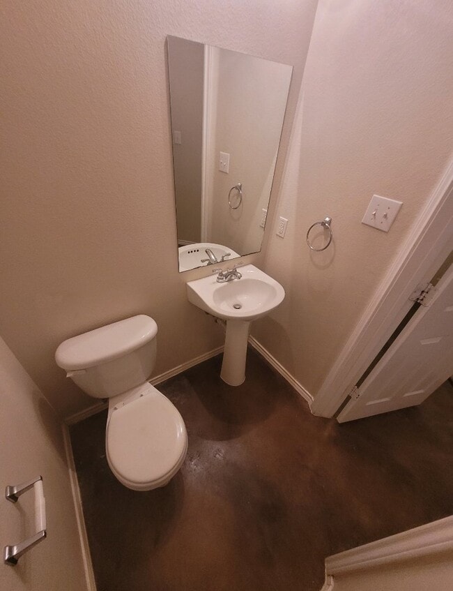 Building Photo - 10806 Mathom Landing