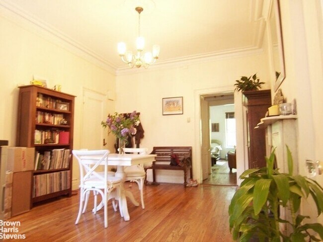 Foto del edificio - 258 W 12th St