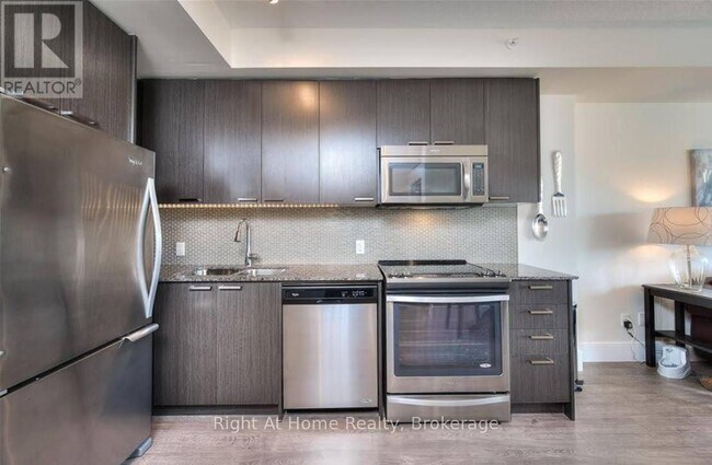 Building Photo - 155 St Leger St