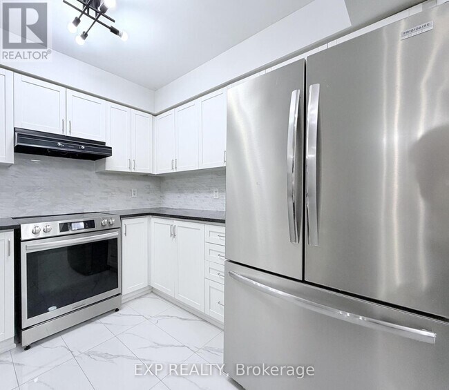 Building Photo - 60 Mendelssohn St