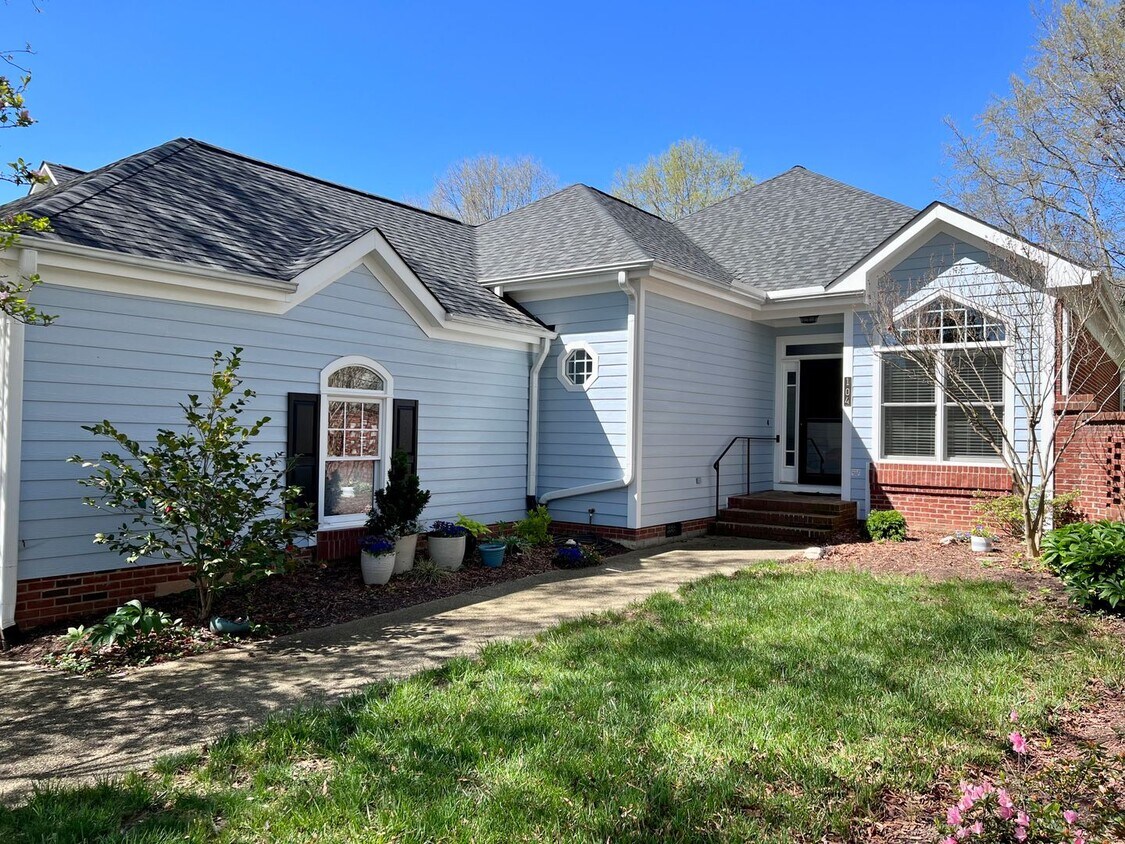 Foto principal - Gorgeous One Level Home in Chapel Hill