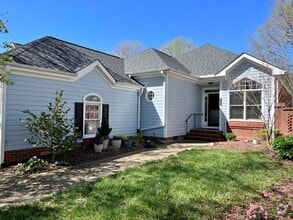 Building Photo - 104 S Fields Cir