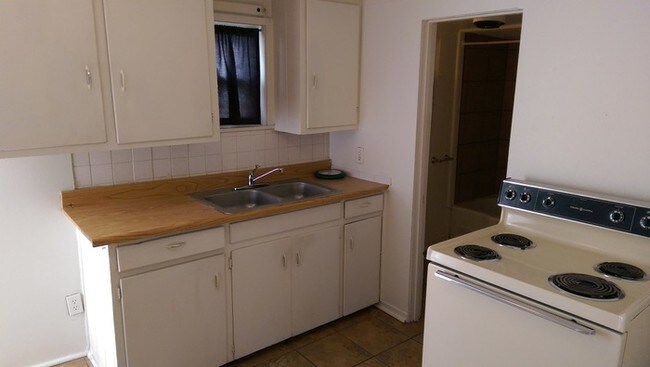 Building Photo - 2128 Coal Ave SE, Apt C