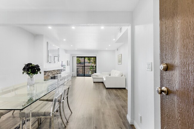 Building Photo - 6275 Canoga Ave