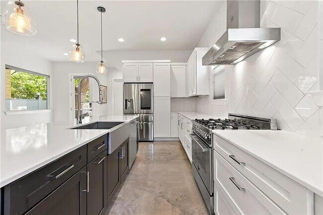 Foto del edificio - 610 W 33rd St