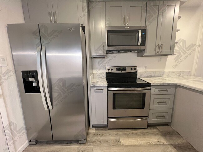 Photo - 2 Bedroom Unit, 1.5 baths with one assigne... Townhome