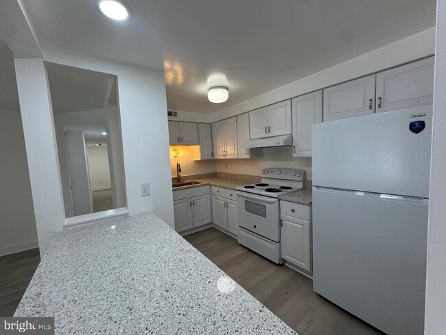 Building Photo - 4420 Groombridge Way