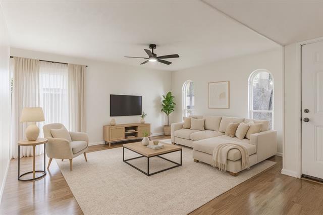 Foto del edificio - 5920 Maple Ln