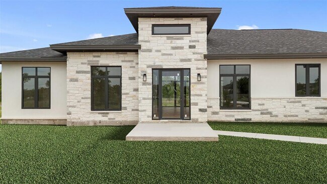 Building Photo - 333 Spicewood Trails Dr