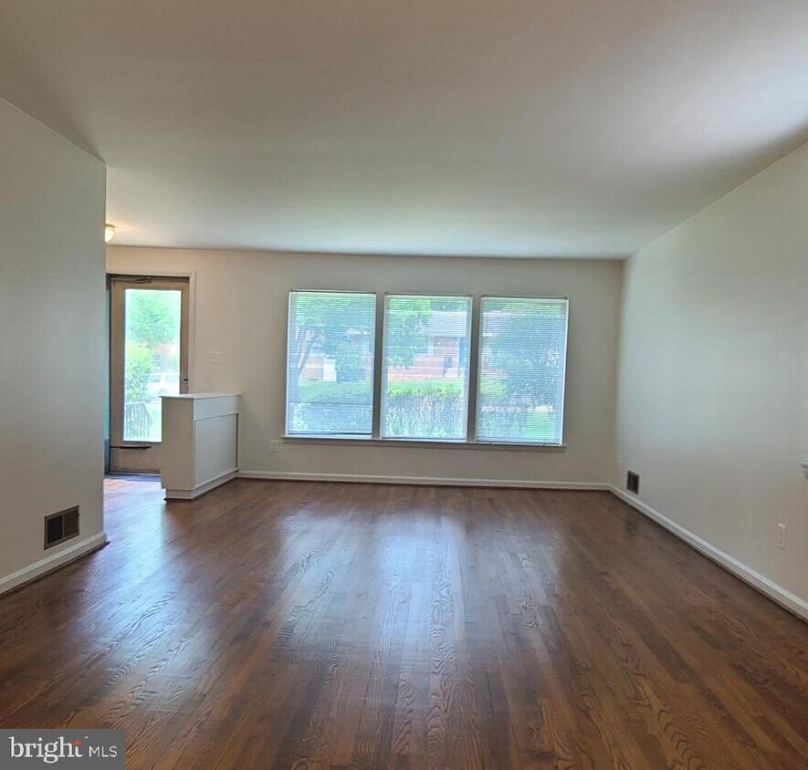 Primary Photo - 703 N Mansfield St