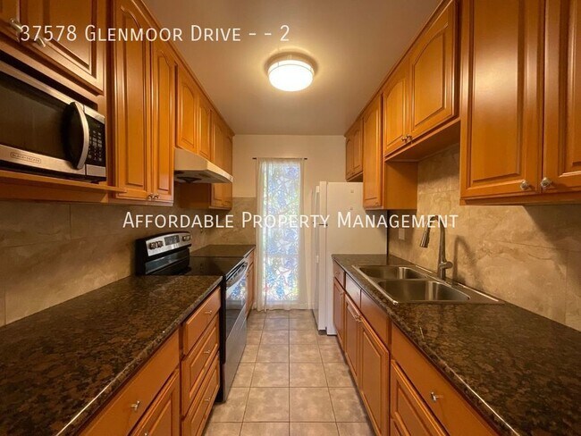 Building Photo - 37578 Glenmoor Dr