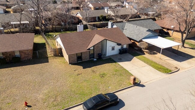 Building Photo - Cute 4 bedroom House