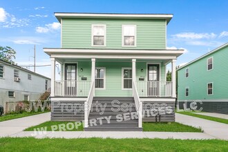 Building Photo - 3016 Spain St