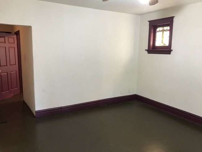 Building Photo - 4257 Ellenwood Avenue, Unit 1st Floor
