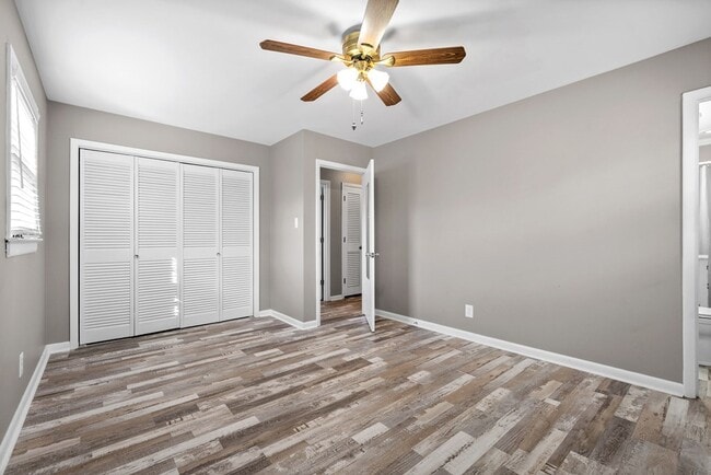 Building Photo - 329 Donna Dr