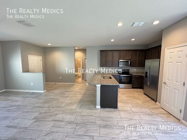 Foto del edificio - 2570 SE Rayburn Ave