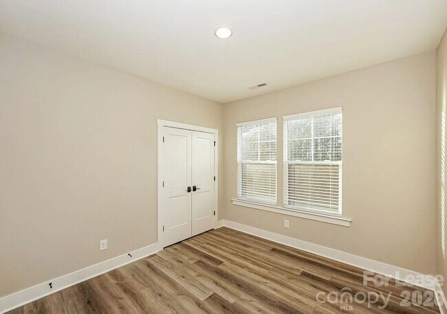 Foto del edificio - 108 Glencoe Ln