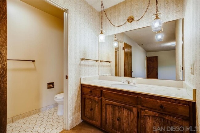 Building Photo - 1705 summit dr