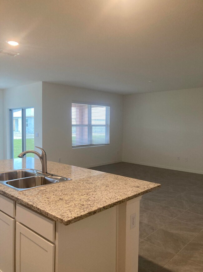 Foto del edificio - 1302 McFarland Dr