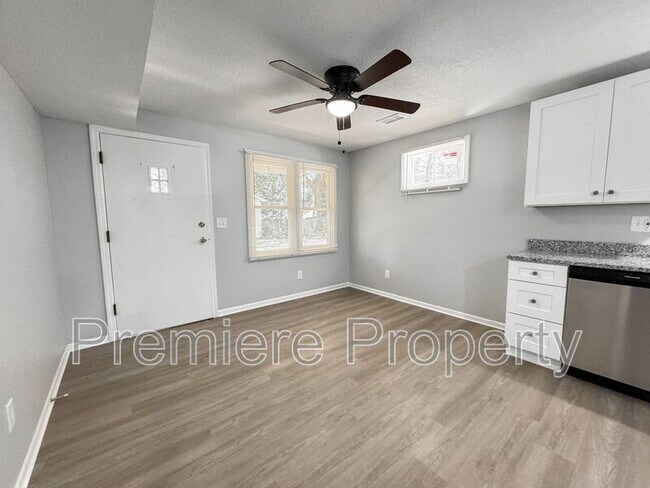 Building Photo - 911 S Pope Ave
