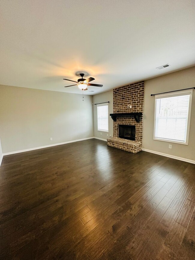 Building Photo - 206 Pearl Moss Ln