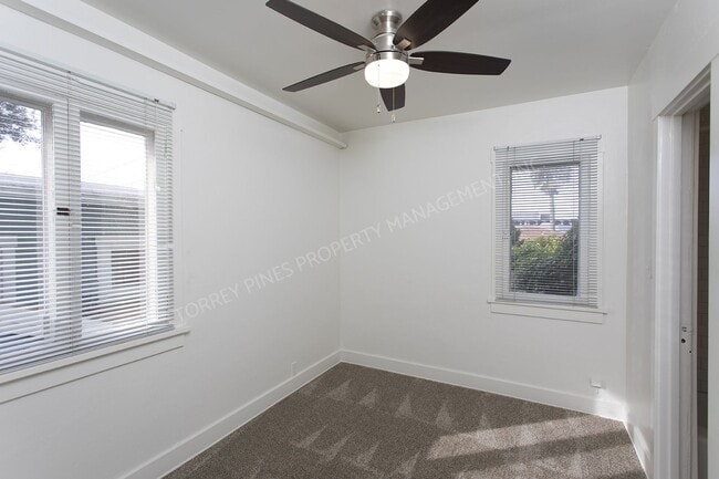 Building Photo - Beautiful Vintage Cottage in La Jolla with Onsite Laundry!