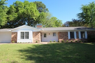 Building Photo - 701 Fair Ln