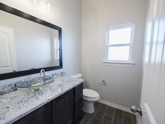 Building Photo - 917 Ada Ln