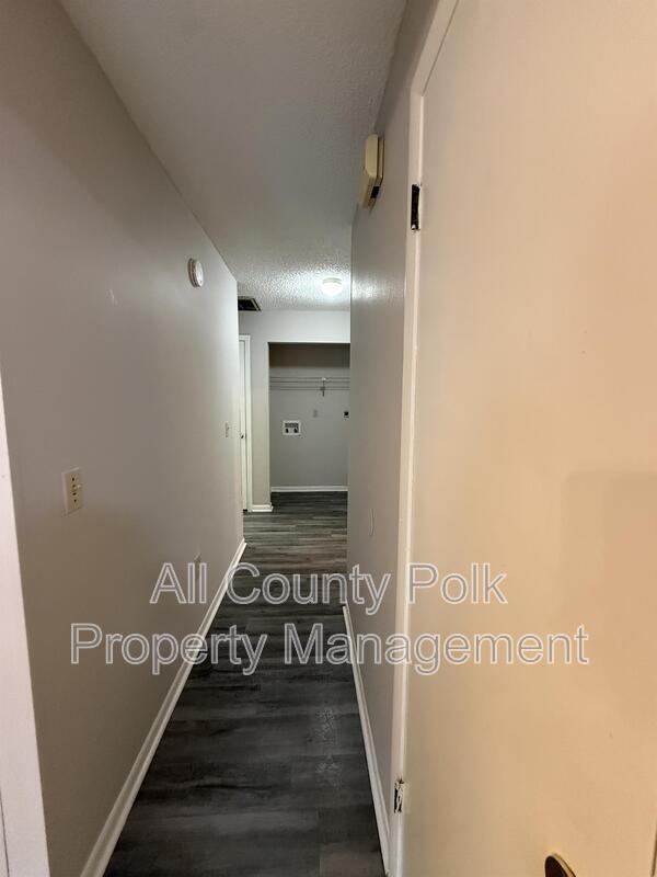 Foto del edificio - 1640 Crystal Park Cir