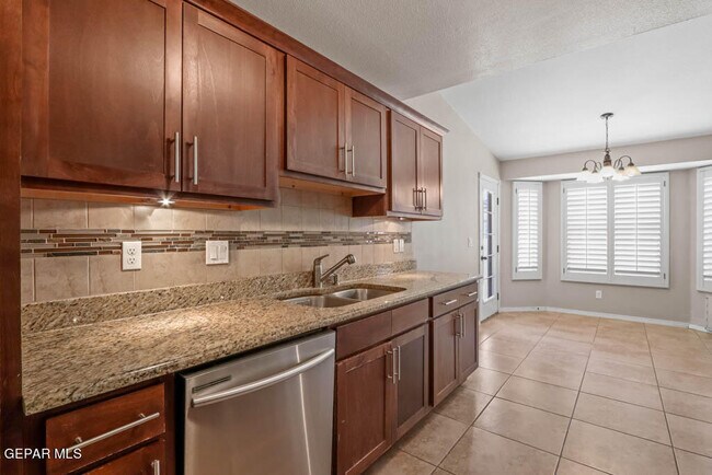 Foto del edificio - 7000 Long Meadow Dr