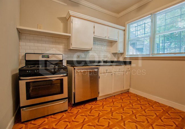 Foto del edificio - 729 Bonaventure Ave NE