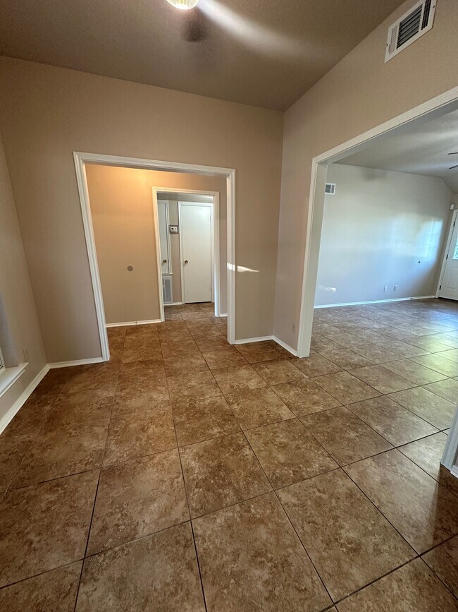 Foto del edificio - 2309 S Austin St