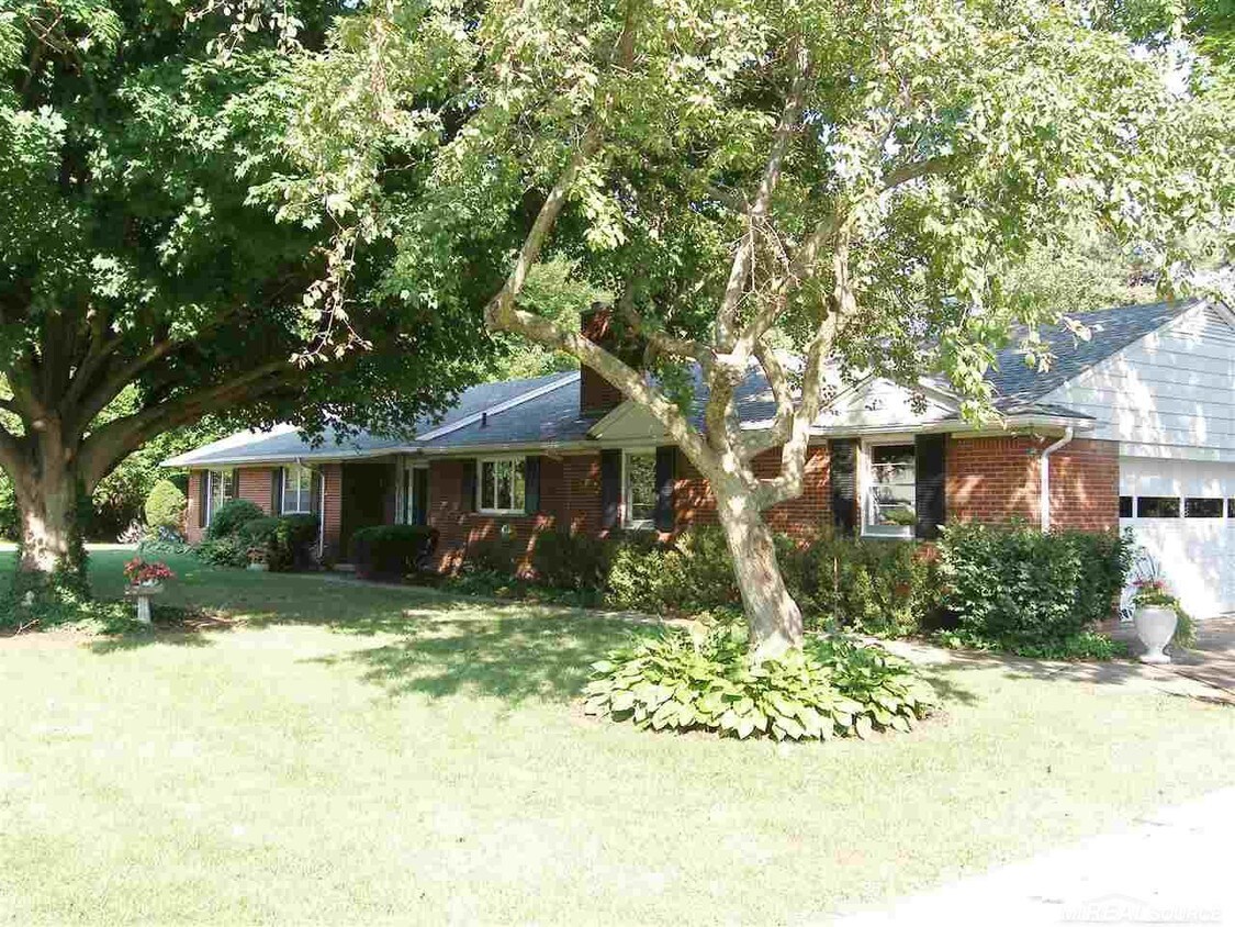 Primary Photo - 8646 Wilshire Ct