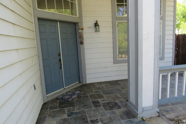 Building Photo - Beautiful 4 Bed/3 Bath Tracy Home with Pool and Fresh Paint
