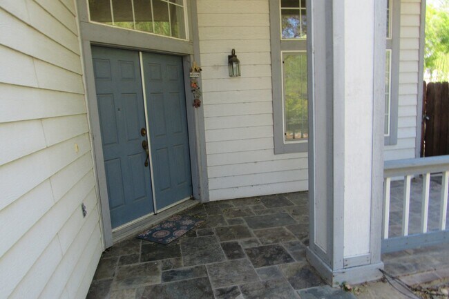 Foto del edificio - Beautiful 4 Bed/3 Bath Tracy Home with Pool and Fresh Paint