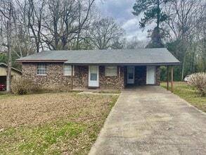 Building Photo - 2968 Oak St