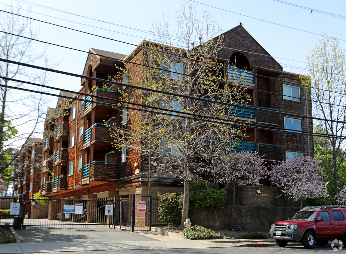 Primary Photo - Castlewood Apartments