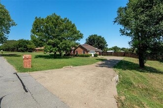 Building Photo - 3651 Willow Creek Dr