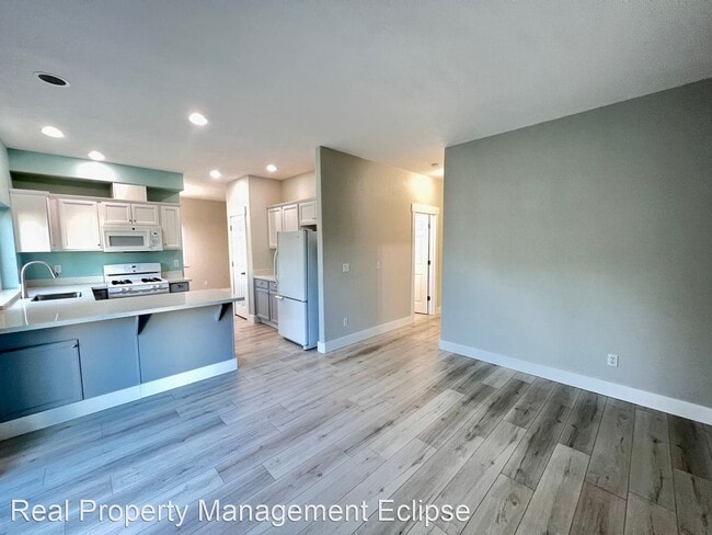Building Photo - 4 br, 2.5 bath House - 1610 SE 107th PL SE