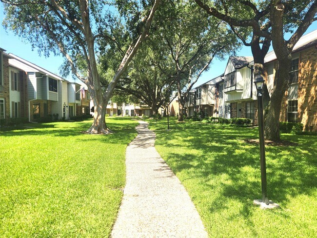 Foto del edificio - 10352 Longmont Dr