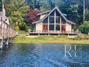 Building Photo - 20539 Chief Sealth Dr NE