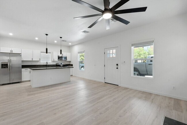 Foto del edificio - 840 E 6th St