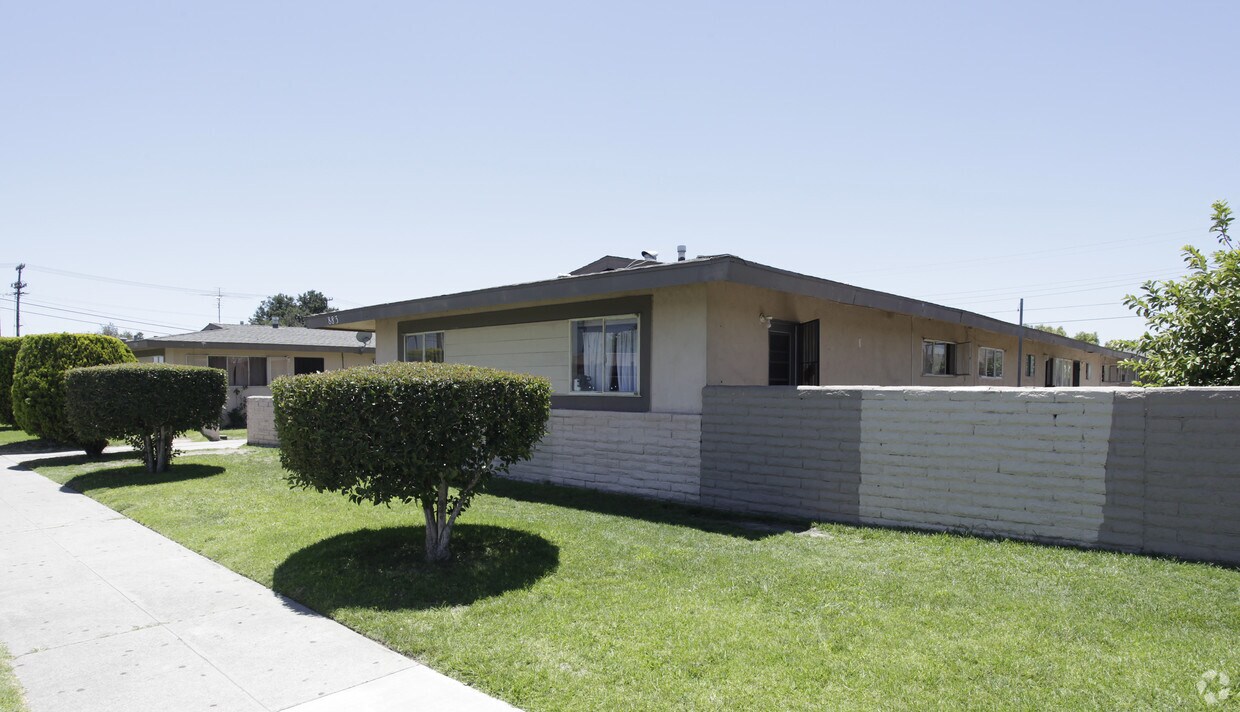 Primary Photo - 883-887 S Olive St