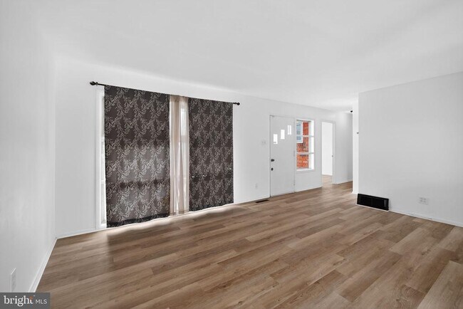 Foto del edificio - 1569 Fleming St
