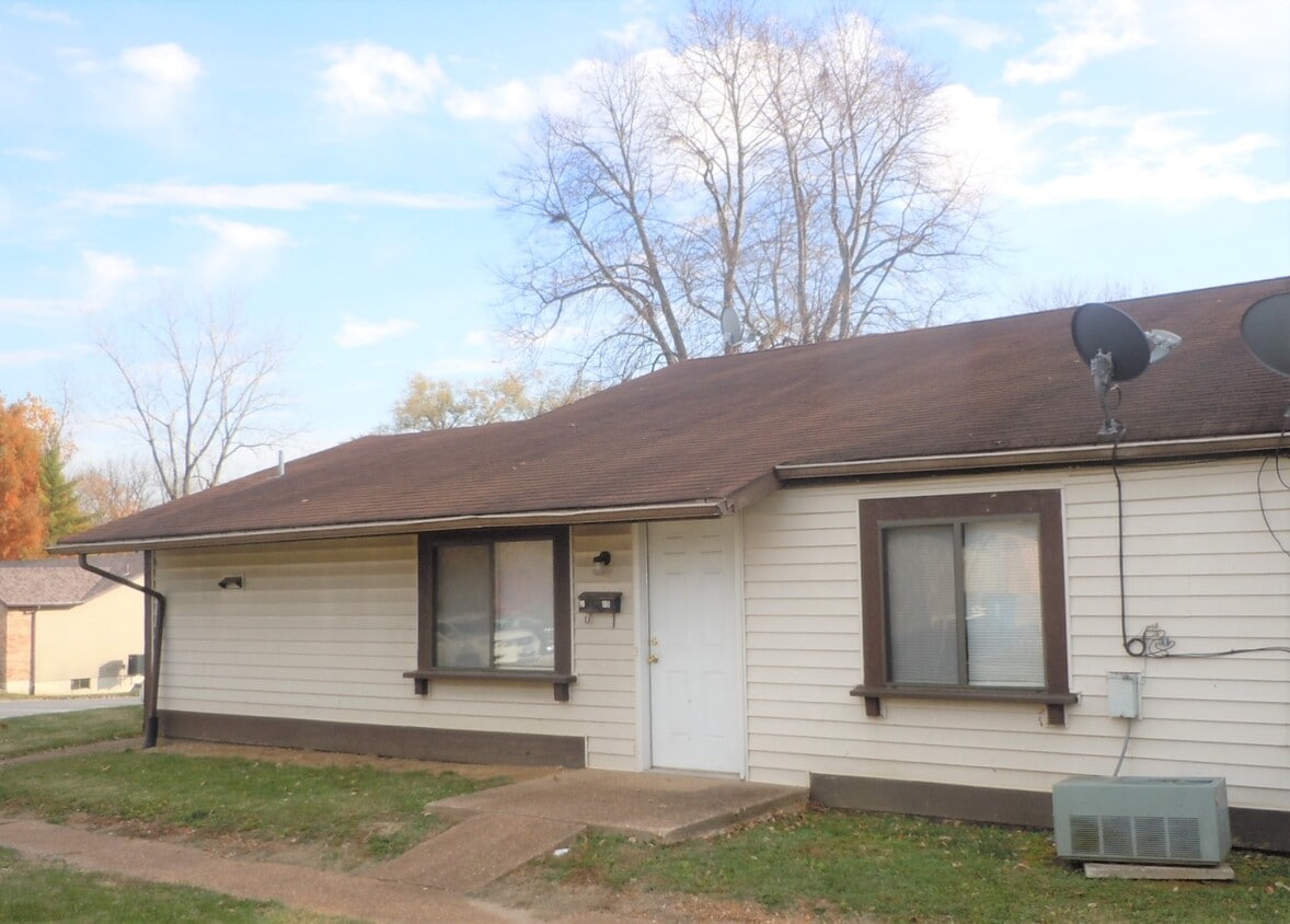 Primary Photo - 1811 Sir Lancelot Dr