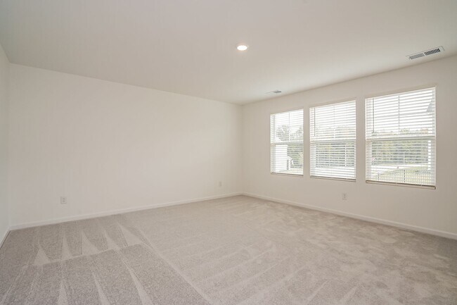 Foto del edificio - $395 off first month rent!! “Bright, Modern & Move-In Ready – 4BR/3BA Townhome - Angier