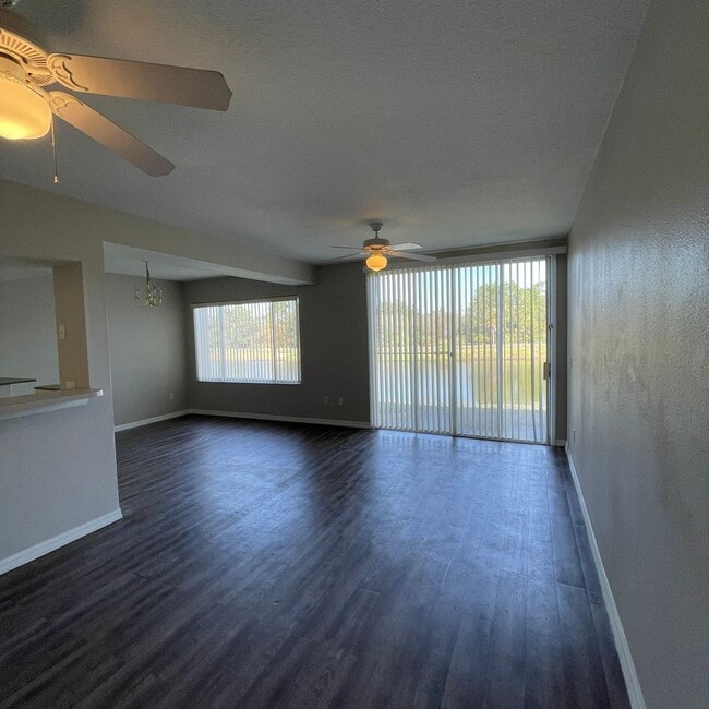 Building Photo - 621 Washington Palm Loop