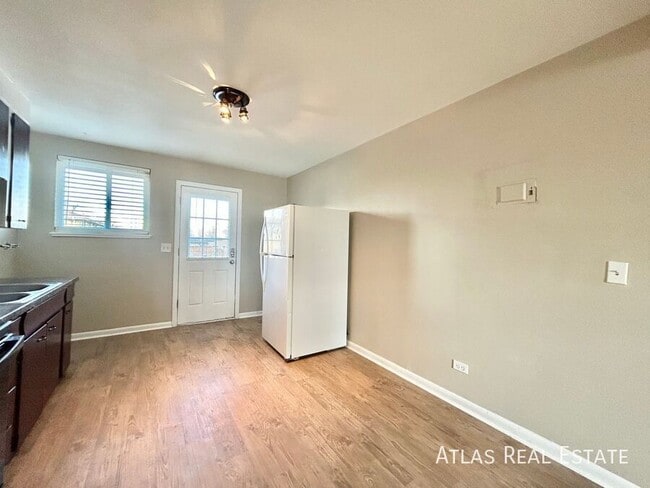 Building Photo - 5395 W 3rd Pl