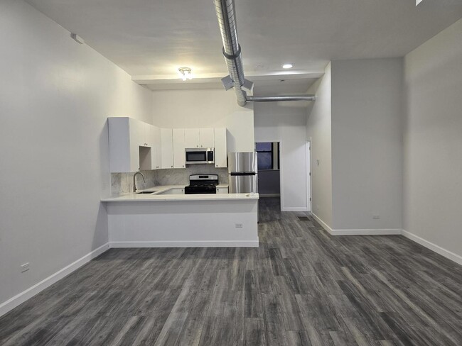 Building Photo - 6406 N Mozart St