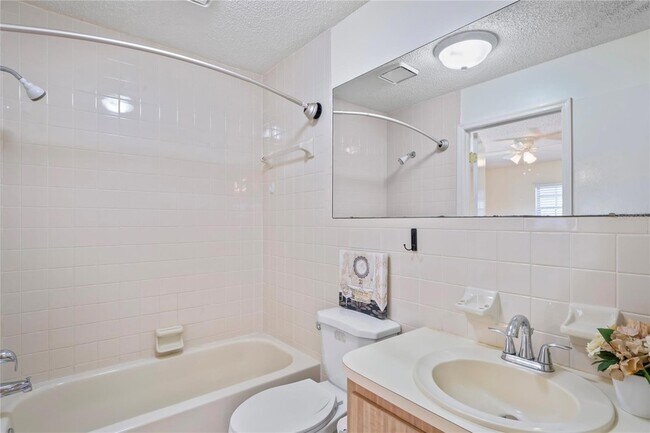Foto del edificio - 6709 Devonshire Ln